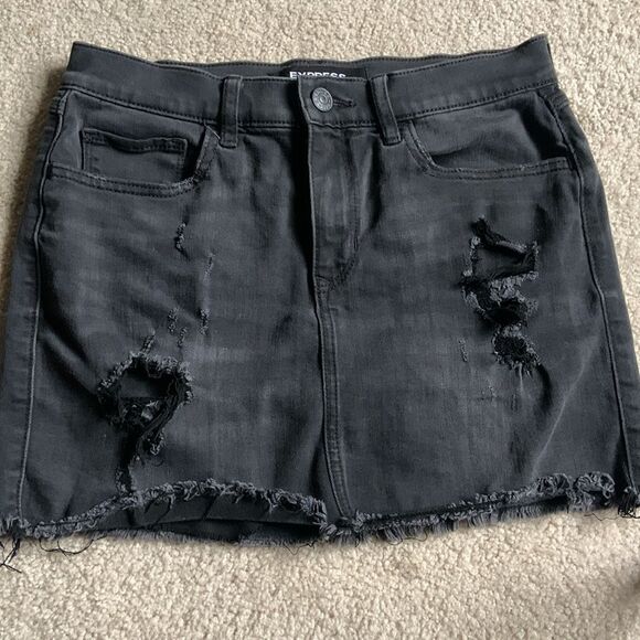 Express Women’s Distressed Denim Mini Skirt Black Jean Size 4 Goth Grunge EMO - Picture 3 of 6